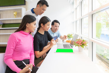 Freelance at cafe e-payment