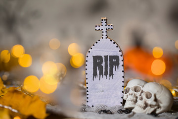 Naklejka premium Grave and two skulls. Closeup