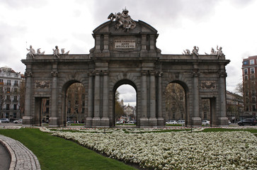 Fototapeta na wymiar Monumental building in Madrid, Europe