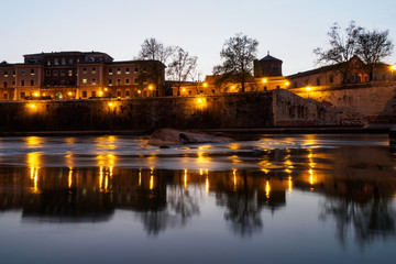 Fototapeta na wymiar Tiber by night 2
