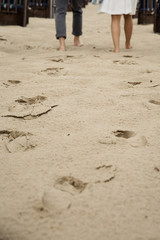 Fussabdruck am Strand von einem Pärchen