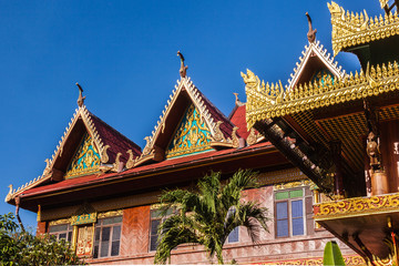 Naklejka premium Colorful Thai temple