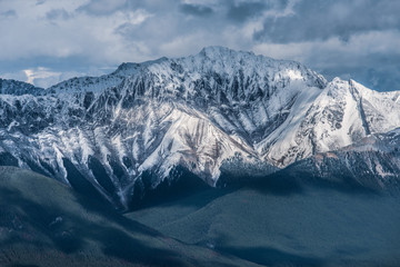 Fototapeta na wymiar Scenic view from Mount Revelstoke of rocky mountains in British Columbia, Canada
