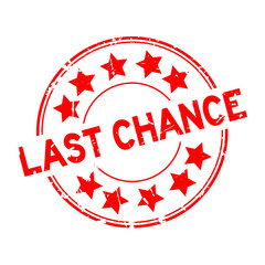 Grunge red last chance word with star icon round rubber seal stamp on white background