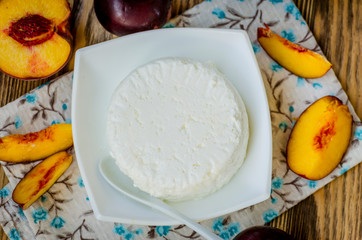 natural fresh milk cottage cheese and fruit