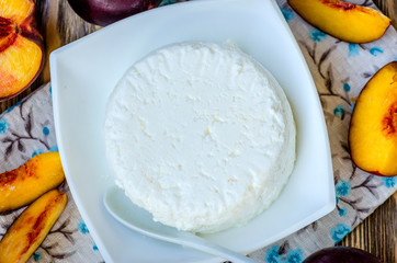 natural fresh milk cottage cheese and fruit