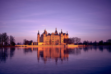 Schloss Schwerin im Abendlicht