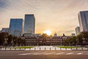 Foto op Plexiglas Tokyo Station in de vroege ochtend De lucht bij het aanbreken van de dag in Marunouchi, Tokyo, Japan © kurosuke
