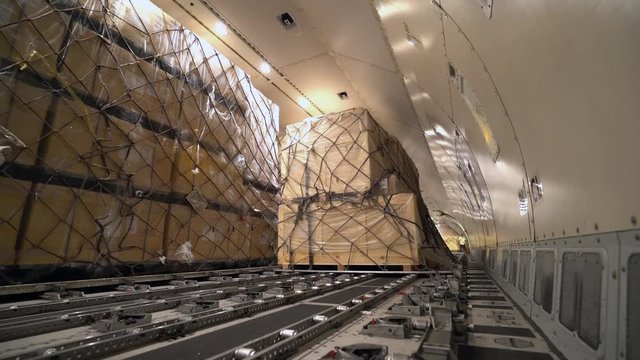 Cargo plane loading