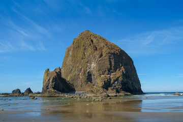 Fototapeta na wymiar Cannon Beach and Haystack Rock, Oregon, Pacific Northwest, USA.