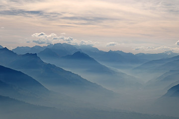 Fototapeta na wymiar Aussicht vom Niederhorn, Berner Alpen, Schweiz 