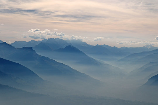 Fototapeta Aussicht vom Niederhorn, Berner Alpen, Schweiz 
