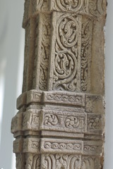 Ciselures sur une colonne