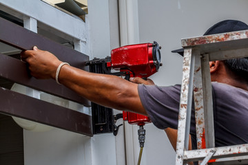 Pneumatic nails gun shooting