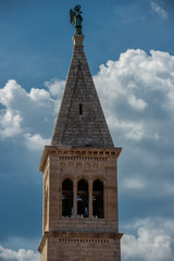 Pfarrkirche des Hl. Pelagius mit Kirchturm