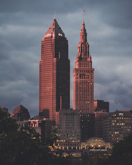 Obraz premium Cleveland Skyline at Sunset in the Fall