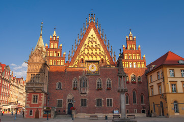 Fototapeta na wymiar Wroclaw Town Hall (the Ratusz/Rathaus) stands at the centre of the City's Rynek (Market Square)