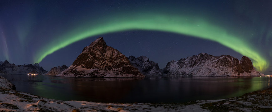 Northern light display over Reinefjorden (Lofoten) in winter © Alexander Erdbeer