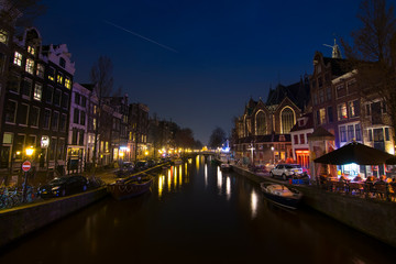 Fototapeta premium Kanał nocny w Amsterdamie