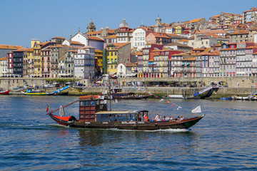 Fototapeta na wymiar Boat in Porto