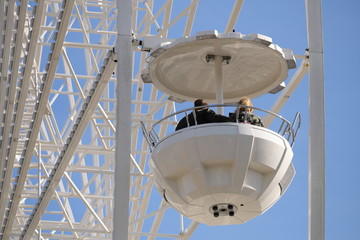 Menschen auf dem Riesenrad - Stockfoto