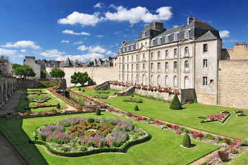 The Chateau de l'Hermine is an old fort built in the castle vanished city walls of Vannes.
