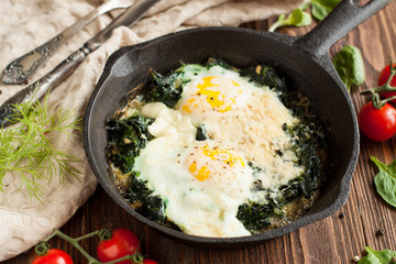 Fried eggs with spinach