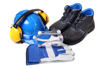 Fototapeta Zestaw dla pracownika zawierający niebieski hełm ochronny buty ochronne rękawice robocze i gogle przeciwodpryskowe obraz