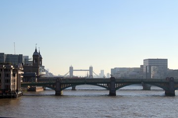 Panoramablick &uuml;ber die Themse in London.