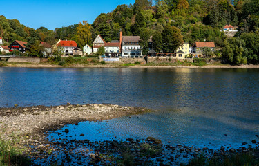 Fototapeta na wymiar Niedrigwasser an der Elbe