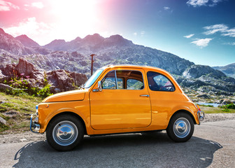 Fiat 500 Oldtimer Reise Alpen St. Gotthard - obrazy, fototapety, plakaty