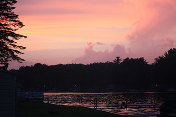 Naklejka premium sunset on lake