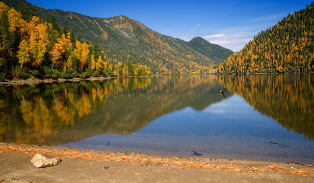 Sobolinoye (Sable) Lake in the fall
