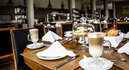 desayuno con capuchino para dos
