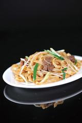 Stir fried rice noodles with beef