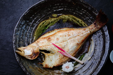 干したカレイの焼き物