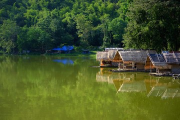 Obraz premium Place a raft in the lake