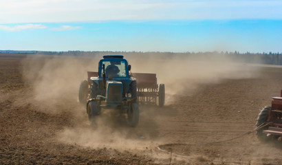 Obraz premium tractor on the beach