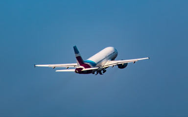 Verkehrsflugzeug nach dem start