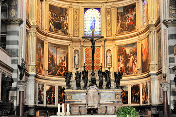 Fototapeta na wymiar Innenaufnahme mit Altarbereich, Dom Santa Maria Assunta, Pisa, Toskana, Italien, Europa