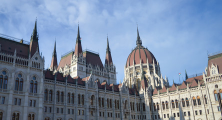 Obraz premium Exterior of Hungarian Parliament Building in Budapest on December 29, 2017.