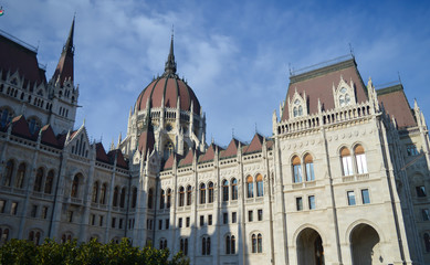 Obraz premium Exterior of Hungarian Parliament Building in Budapest on December 29, 2017.