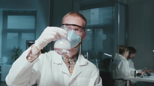 Man in laboratory studies properties of methyl