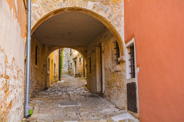Fototapeta na wymiar An archway crossing a small street in the hill village of Groznjan (also called Grisignana) in Istria, Croatia 