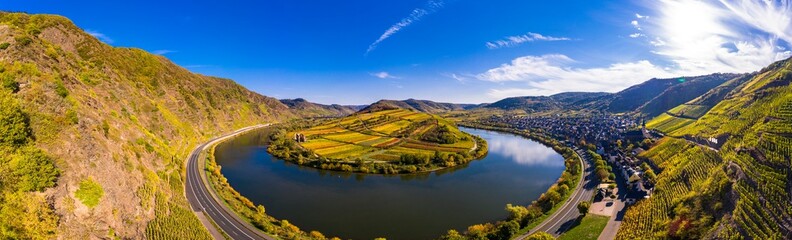 Luftaufnahme, Deutschland, Rheinland-Pfalz, Landkreis Cochem - Zell,  Mosel,  Moselschleife bei Bremm