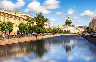 Fototapeta premium Saint Isaac Cathedral across Moyka river, St Petersburg, Russia