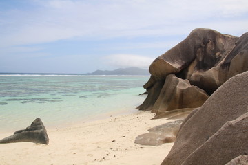 Fototapeta na wymiar Granitformation auf La Digue Seychellen