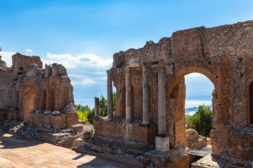 Ruins of the ancient greek theater of Taormina, Sicily, Italy. - obrazy, fototapety, plakaty