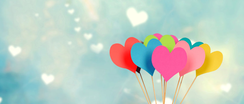 bunte Herzen aus Papier