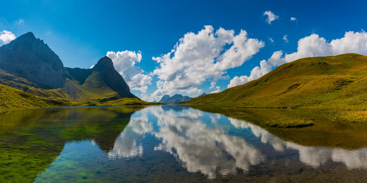 Germany, Bavaria, Allgaeu, Allgaeu Alps, Lake Rappensee, Hochrappenkopf and Kleiner Pappano